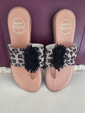 Andre Assous Novalee featherweight sandals size 8